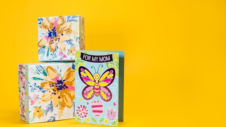 Personalized Mom Gifts for Christmas 2026 - Love Life Journey